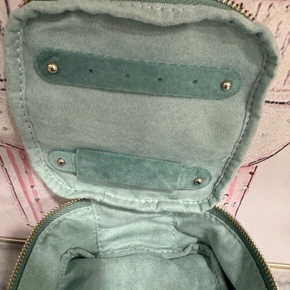 Velvet Cube Zippered Jewelry Organizer - Picture 6 of 7